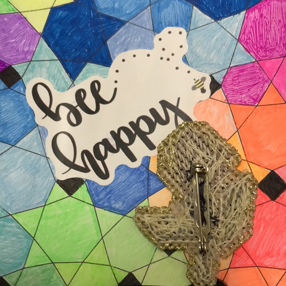 Flower Brooch - Picture 3 of 8